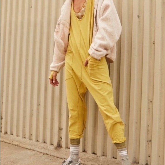 ISO‼️⁉️HOT SHOT LONG SLEEVE ONESIE SIZE S - Picture 2 of 2